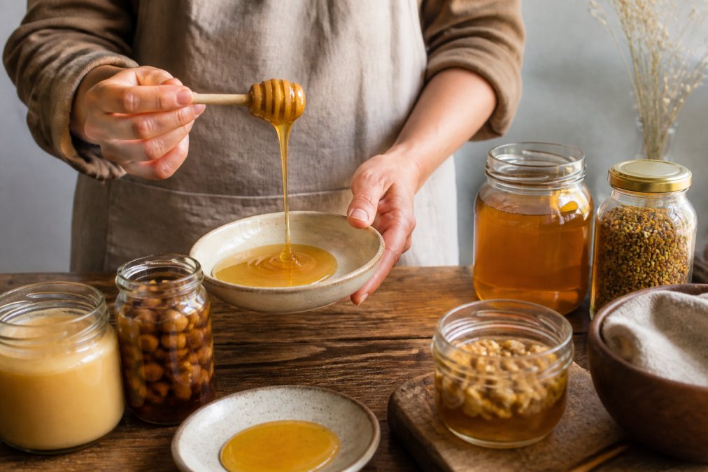 Echten Naturhonig erkennen: 6 sichere Methoden