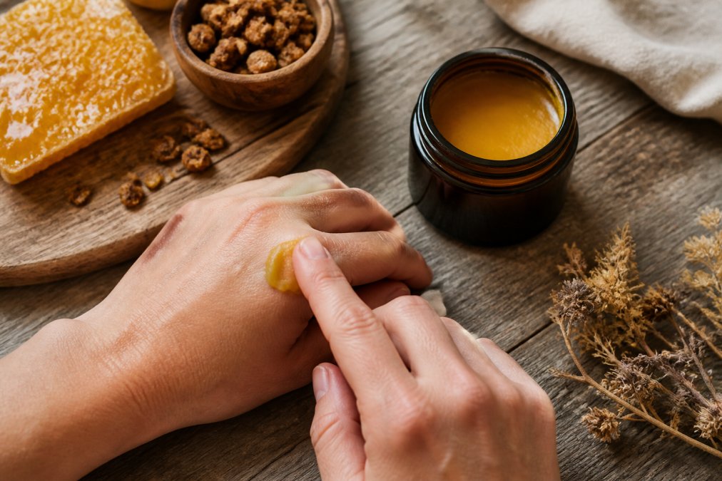 Propolis Balsam: Wirkung bei Hautproblemen